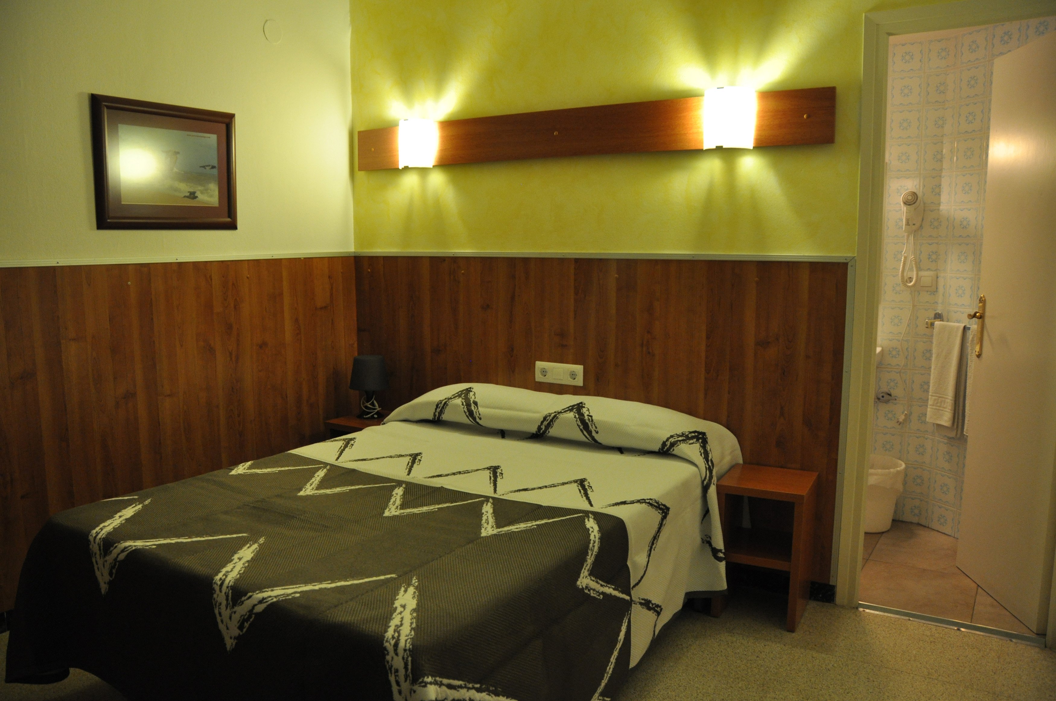 Double Room (indoor) with Private Bathroom 1